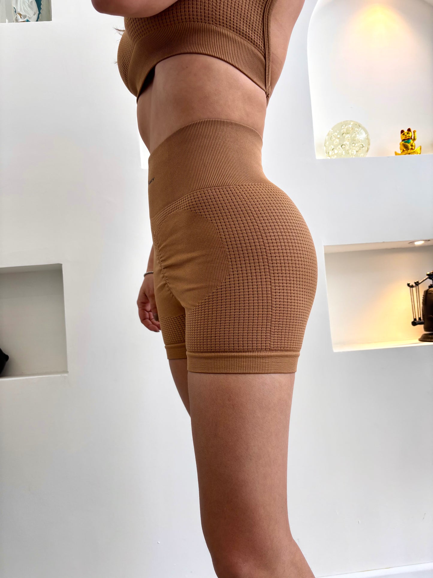 Seamless Short Aura